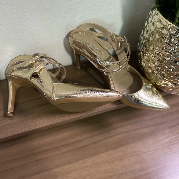NWOT Kenneth Cole Riley Light Gold Strappy Open Back Heel - Picture 13 of 13